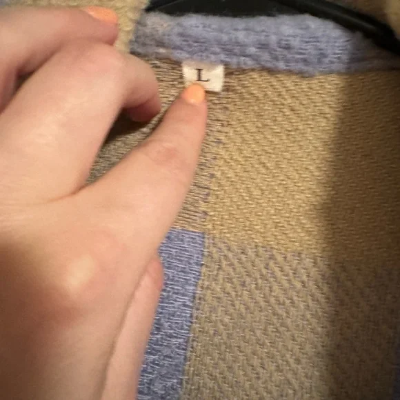 Shacket - Picture 3 of 3